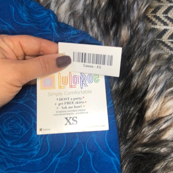 LuLaRoe Cassie skirt blue with rose patterns - Picture 2 of 6